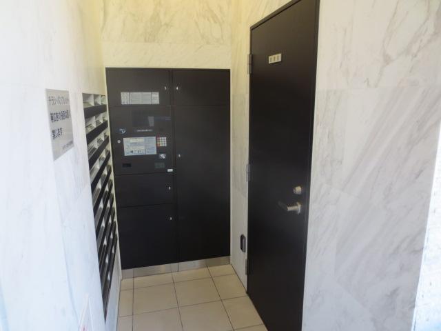 Other common areas. Convenient home delivery locker