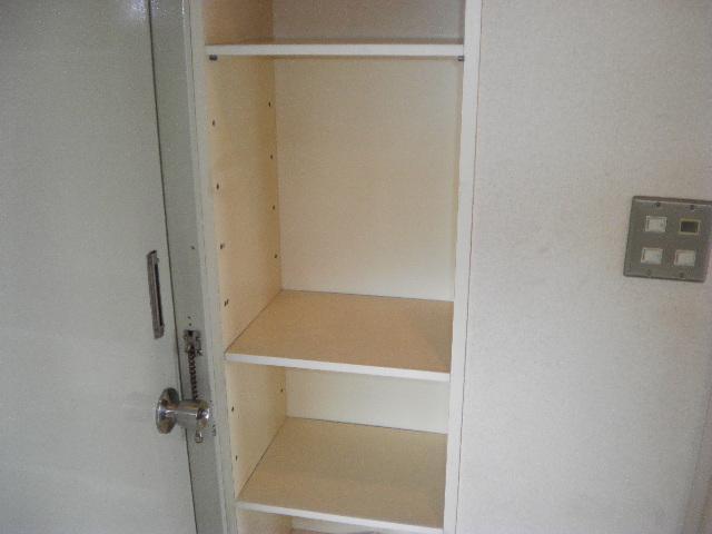 Entrance. Cupboard