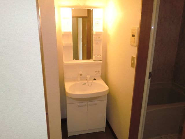 Washroom. Wash