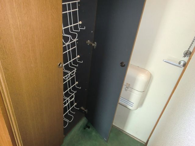 Entrance. Cupboard