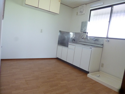 Kitchen. Spacious kitchen ☆