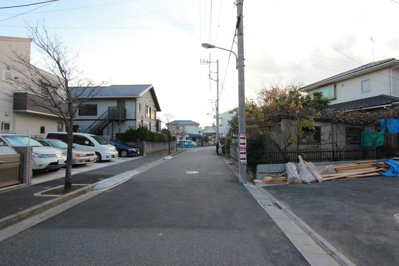 Local photos, including front road. Frontal road