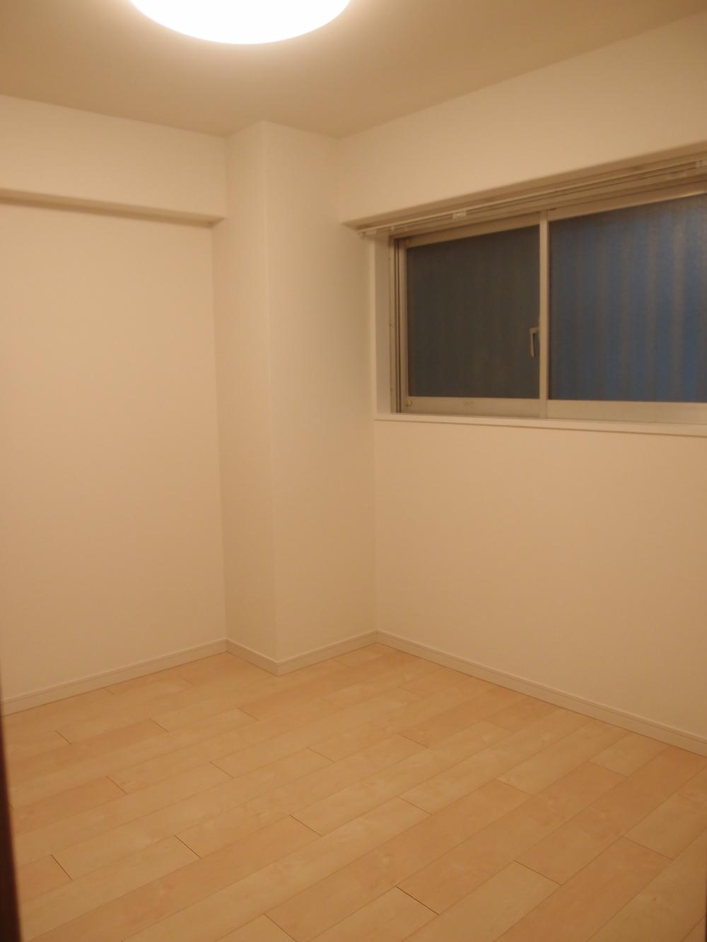 Non-living room. Indoor (12 May 2013) Shooting