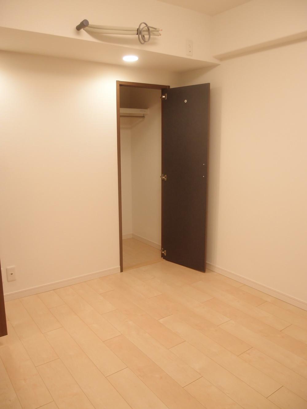 Non-living room. Indoor (12 May 2013) Shooting