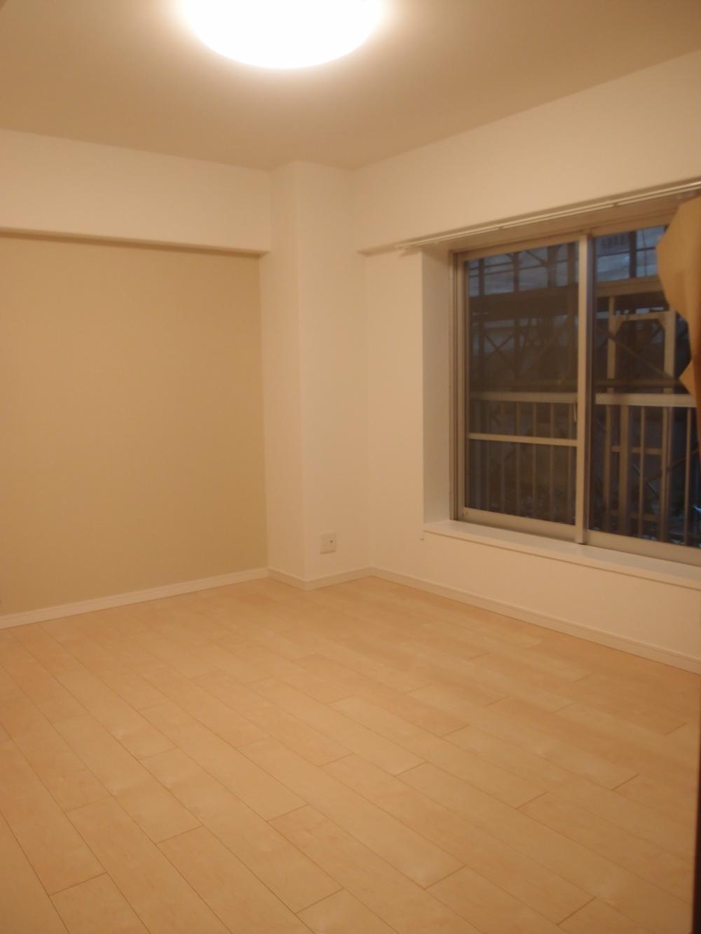 Non-living room. Indoor (12 May 2013) Shooting