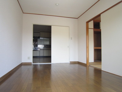 Living and room. 6 Pledge DK ・ Western style room 1LDK use is also possible in the distribution