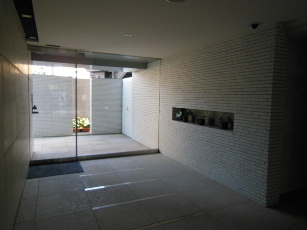 Entrance. TV shared entrance with auto lock function.