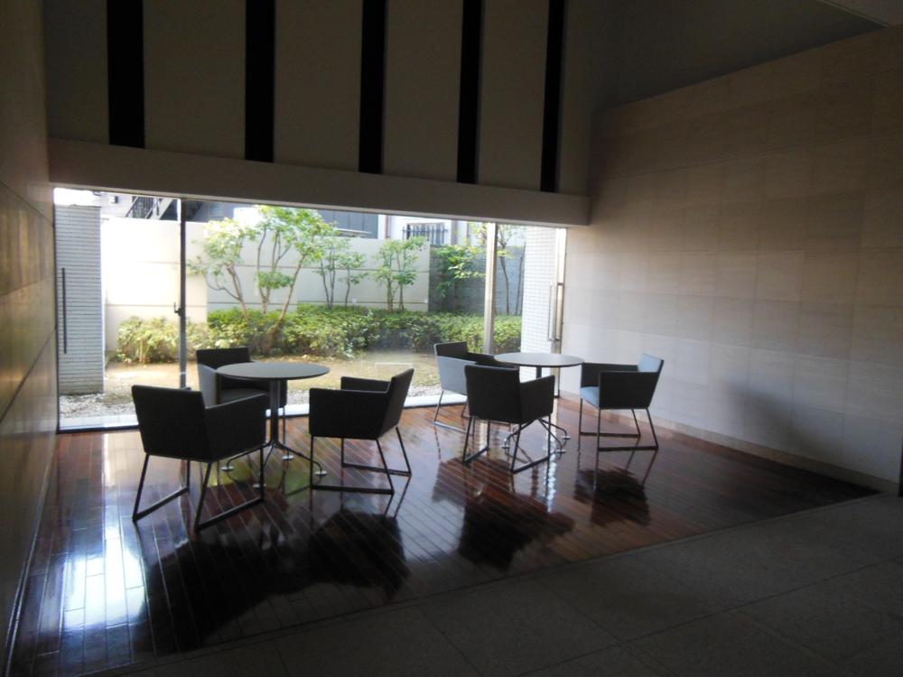 lobby. Provided in the common area is the "Foyer".