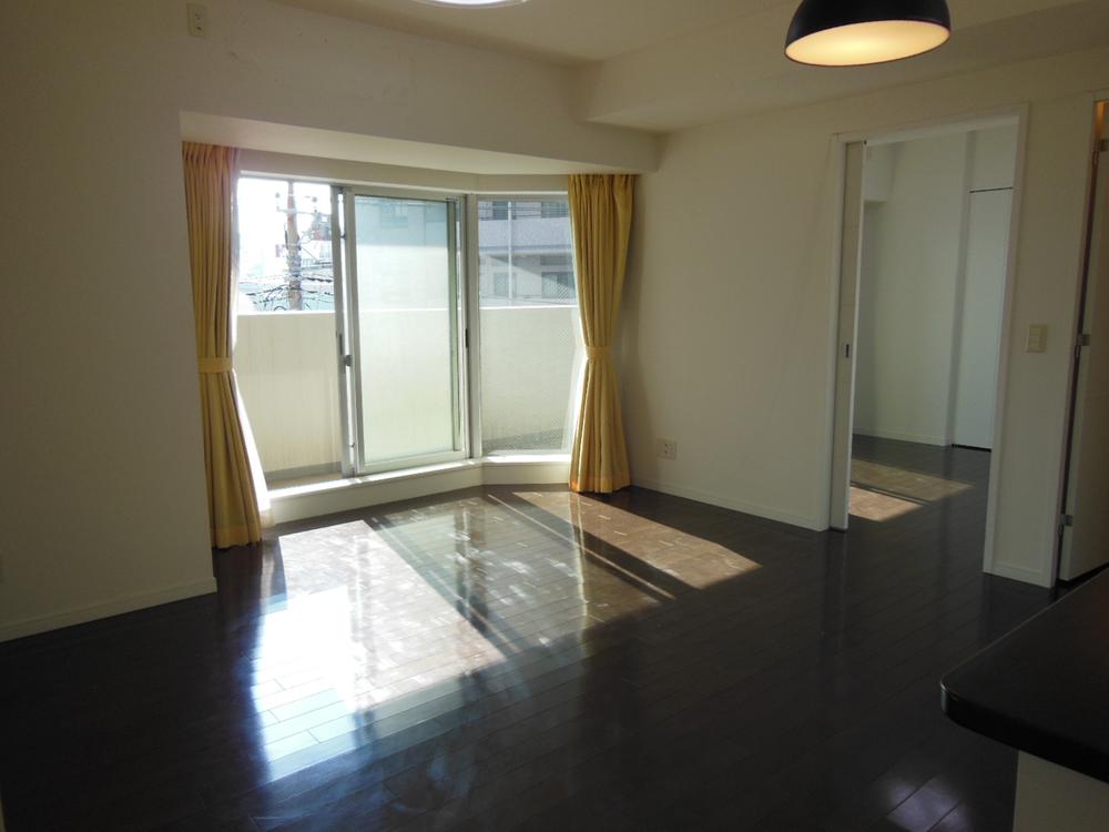 Living. It is a good living of per sun facing the south. (November 2013) Shooting