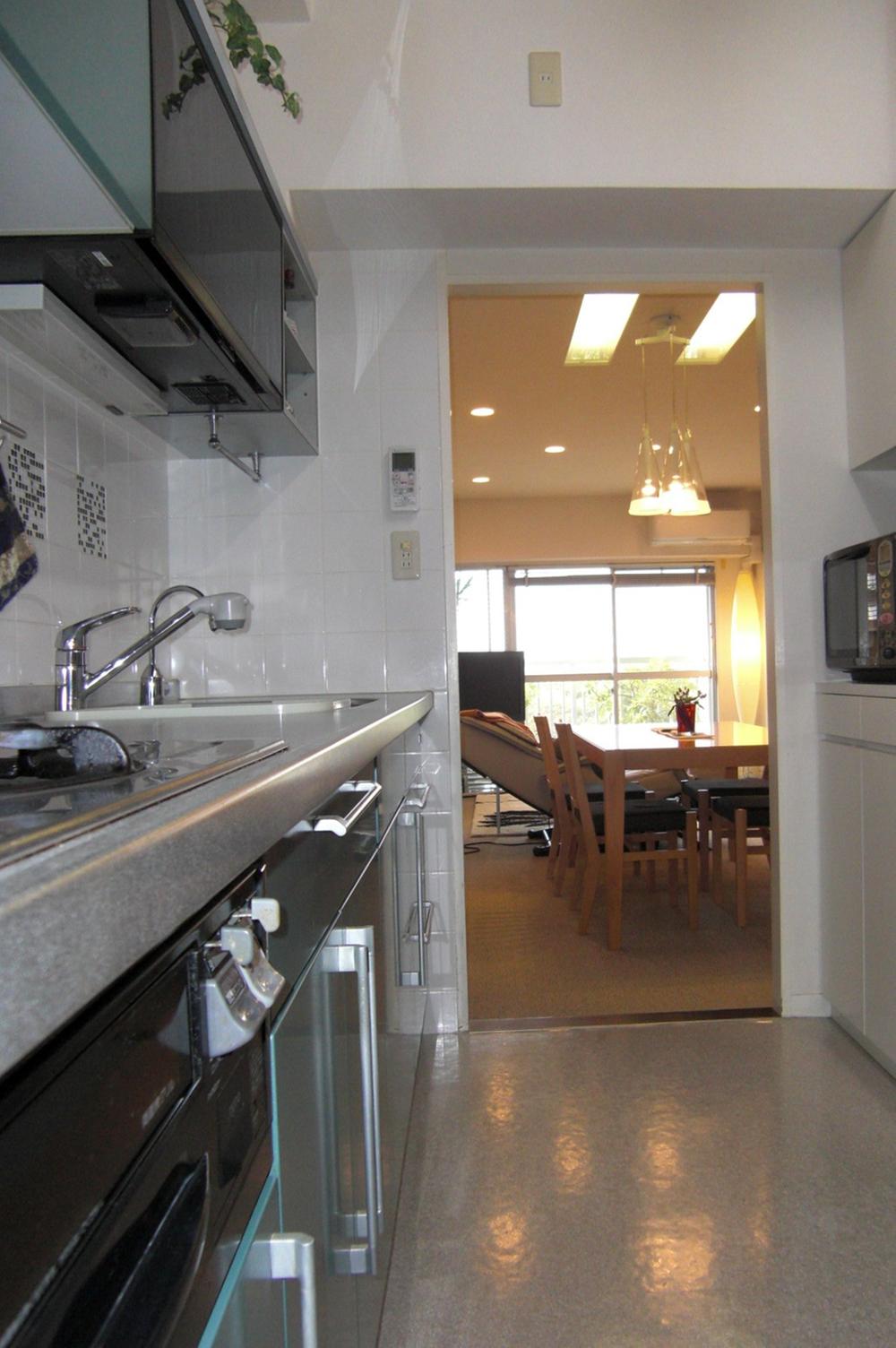 Kitchen. Indoor (10 May 2013) Shooting