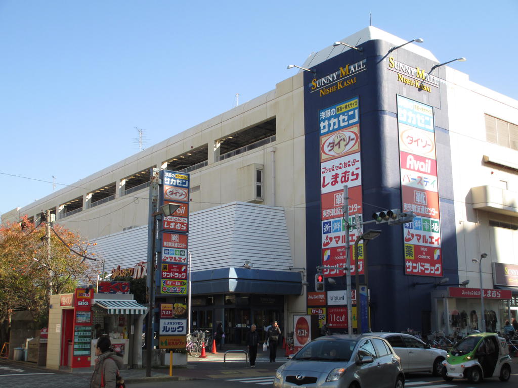 Shopping centre. 100m to Sunny Mall (shopping center)