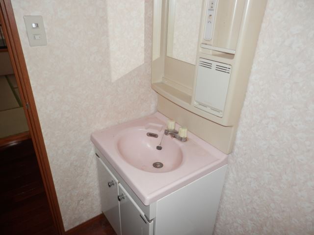 Washroom. Wash