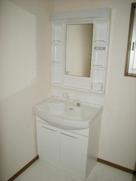 Wash basin, toilet
