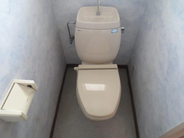 Toilet. Warm Rhett