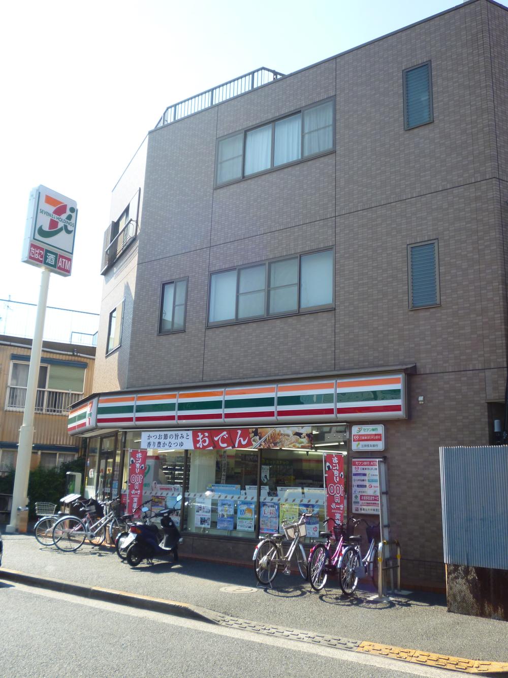 Convenience store. I think it is useful to 293m convenience store is near to Seven-Eleven.