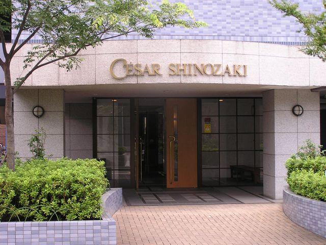 Entrance.  [entrance] Stout Mongamae a profound feeling.