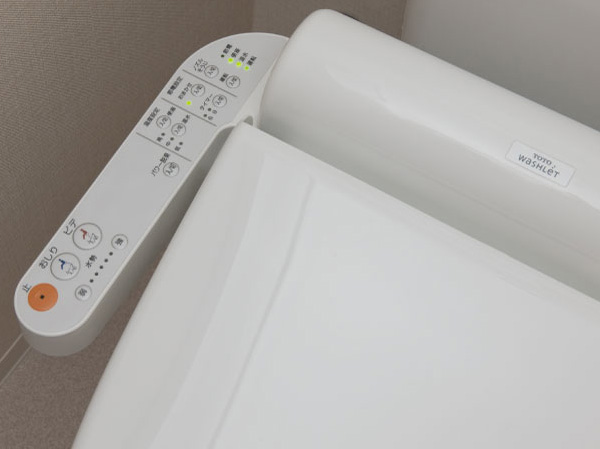 Other.  [Warm water washing toilet seat] In hot water cleaning function, Including the power deodorizing function, To clean and use of the toilet, such as the ability to clean the deodorizing filter without removing the body, It will be more comfortable.