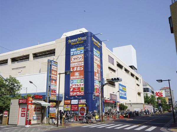 Surrounding environment. Sunny mall Nishikasai (a 12-minute walk ・ About 900m)