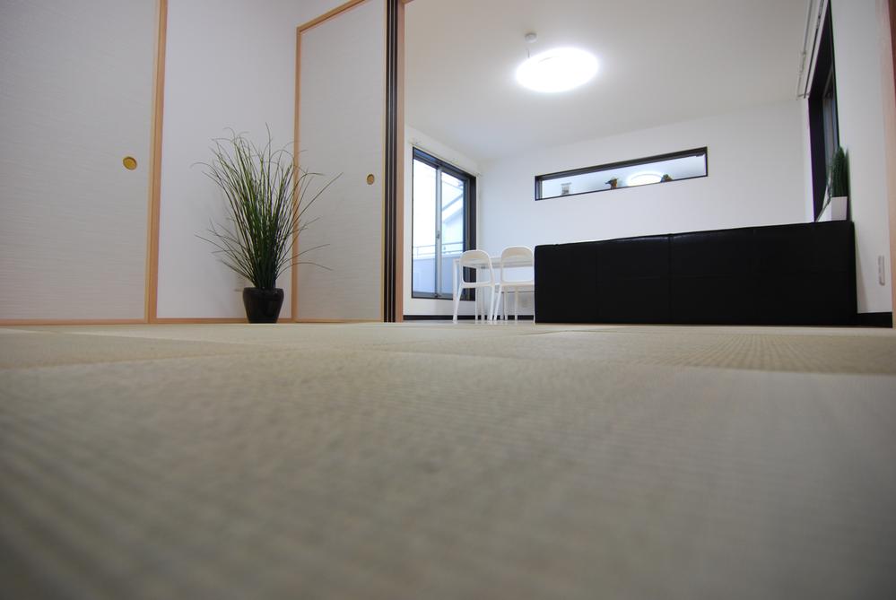 Non-living room. Living and Japanese-style room has been followed by flat, Please Gorotto go to the Japanese-style room after eating rice in the living room dining. The Well even Asobaseru a small child! 