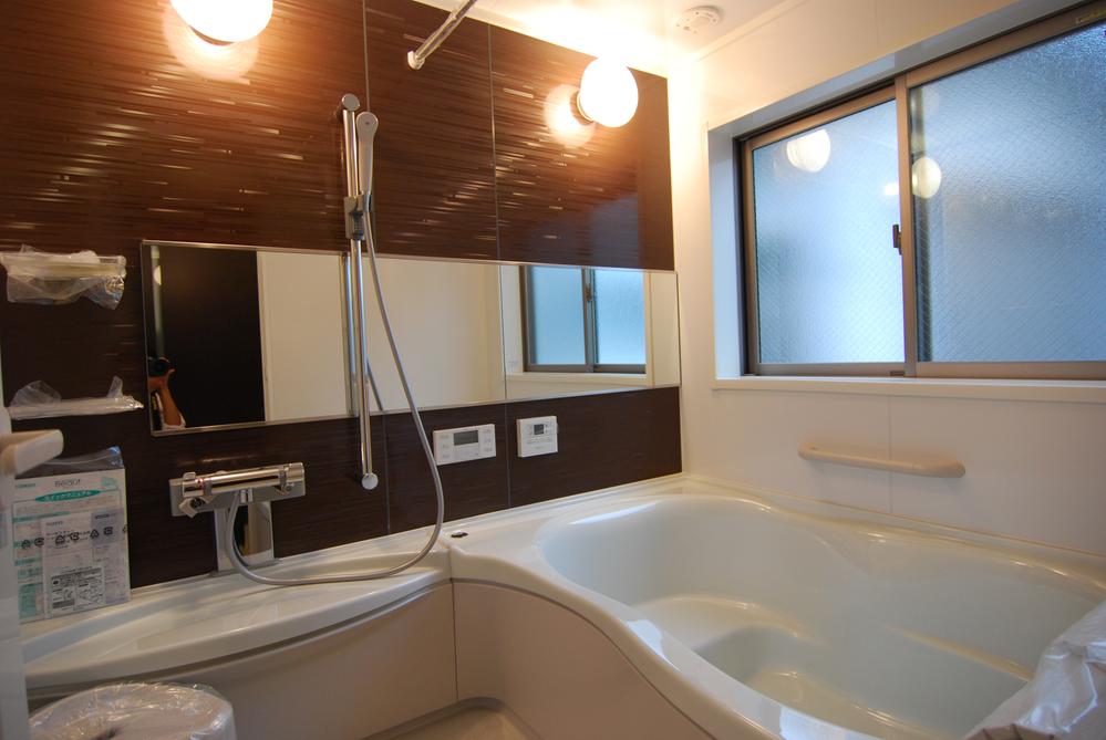 Bathroom. Since the bathroom of with support land system should be music appreciation bathing! Lo and behold! Also it comes with a mist sauna function!
