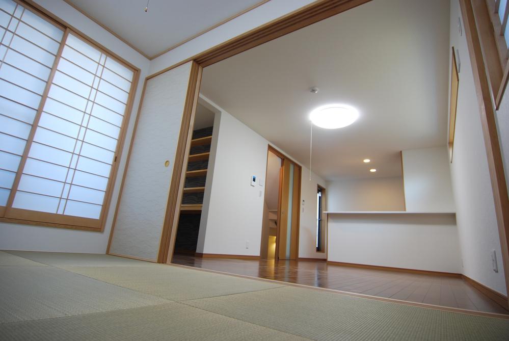 Other. Living Japanese-style room has followed in the flat. It feels like there is a tatami corner in one big living room! 