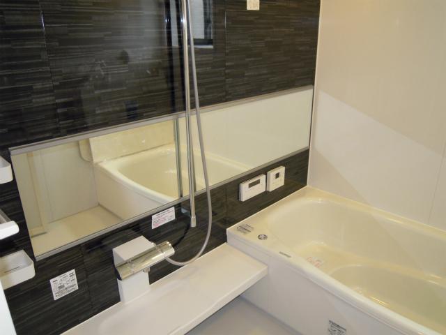 Same specifications photo (bathroom). Spacious bathroom where you can enjoy bath time together with the company specification example children