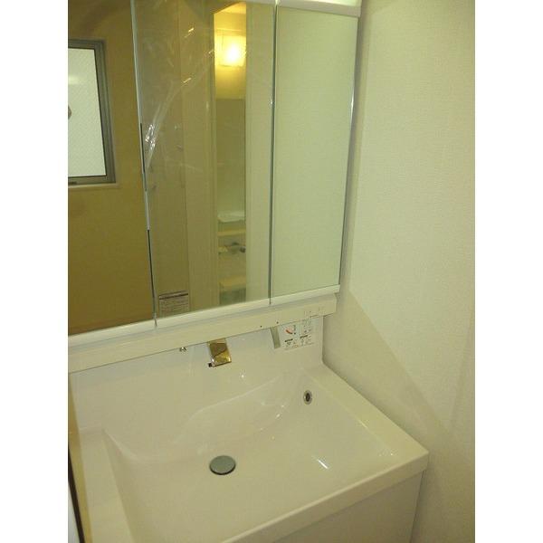 Wash basin, toilet
