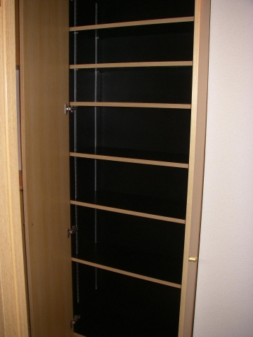 Receipt. Hallway storage