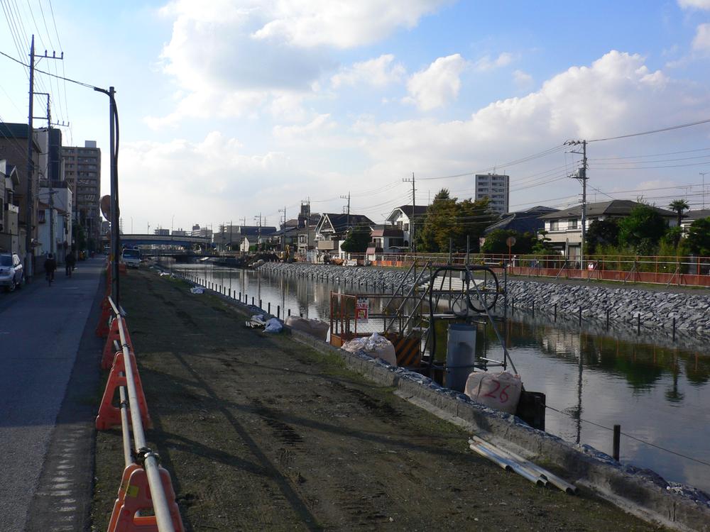 park. 230m until Shinkawa Senbonzakura is now seawall construction, March will be completed in 2014.