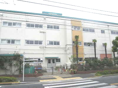 Primary school. Under Koiwa second elementary school to (elementary school) 178m