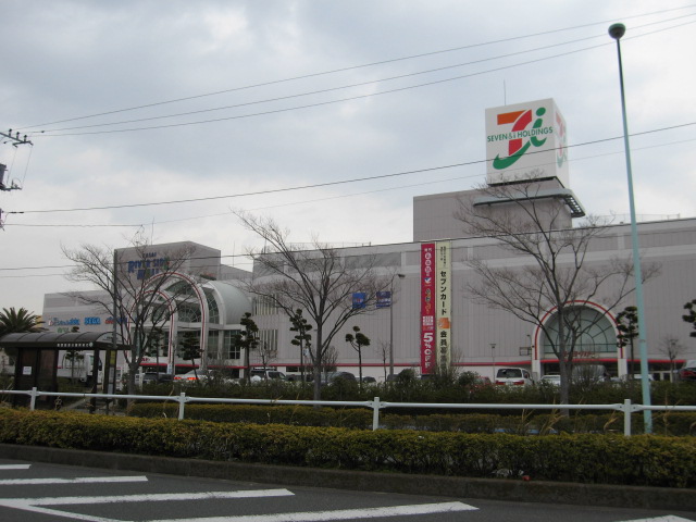Shopping centre. 879m until Kasai Riverside Mall (shopping center)