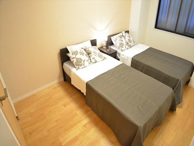 Non-living room. Set a new article to bed