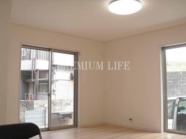 Living. First floor of 18 quires LDK / It is a bright room with southeast.