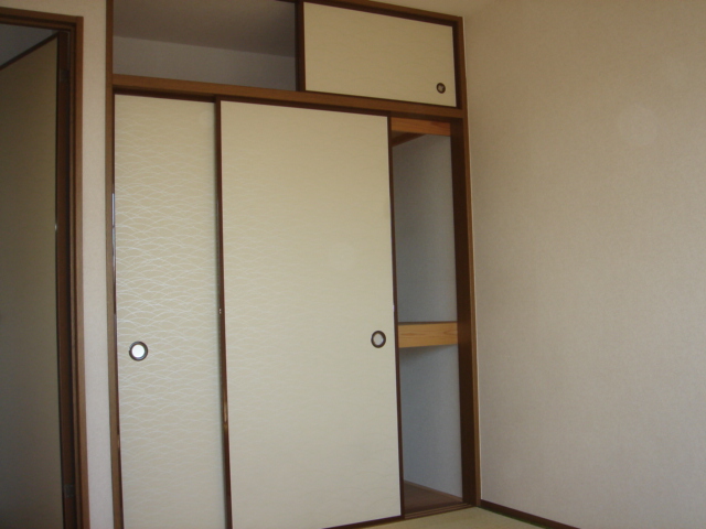 Living and room. With upper closet