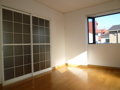 Living and room. Two-sided lighting in there south Western-style bay window ☆