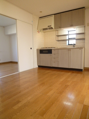 Living and room. Dining space 6.5 Pledge