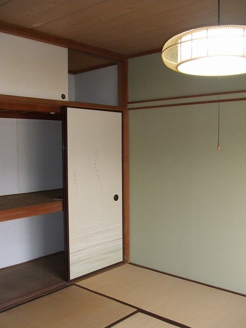 Living and room. Toilet