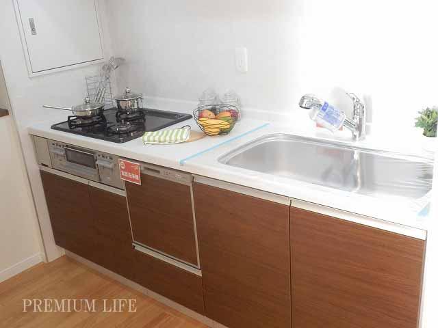Kitchen. Extensive system kitchen with a convenient dishwasher of the equipment was