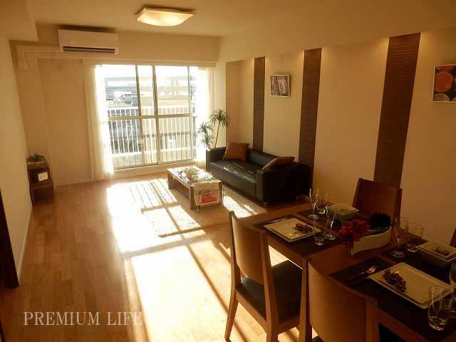 Living. Adopt eco-carat in the living wall