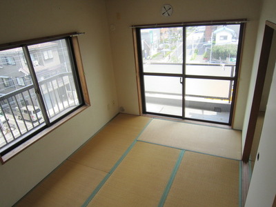 Living and room. Corner room ・ Tatami of Omotegae is done before you move