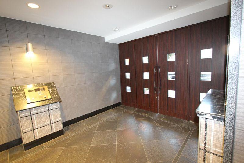 Other local. Calm Entrance