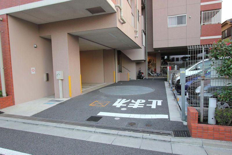 Parking lot. On-site parking