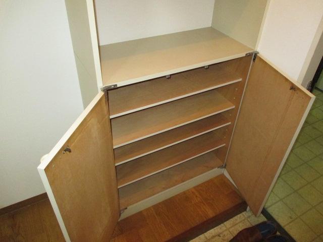 Entrance. Cupboard