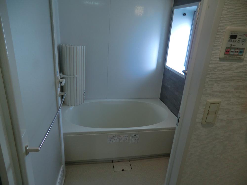 Bathroom. What corner room unique, There is a window in the bathroom. Shower hose, Mirror is already exchange.