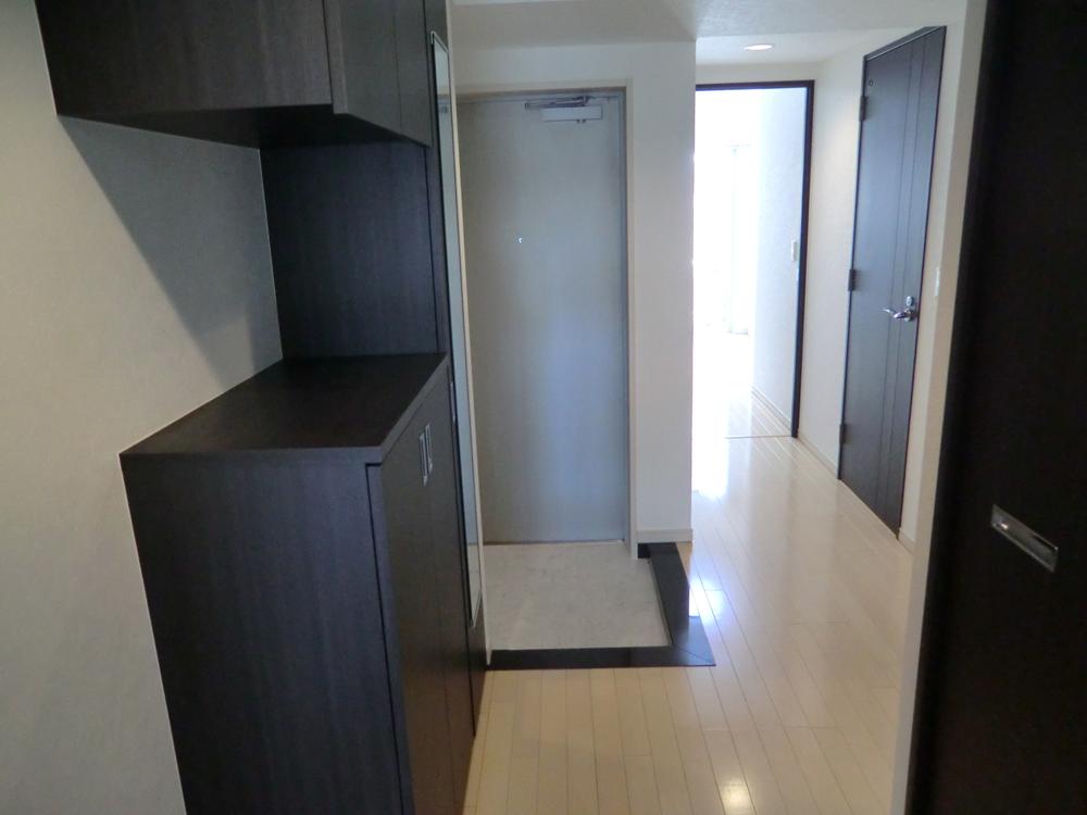 Entrance. You can also move with no step in any room.