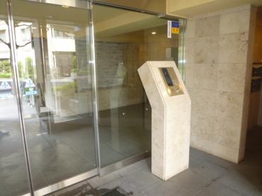 Entrance. Peace of mind of the auto-lock with home delivery boxes and security cameras were also substantial comes with equipment