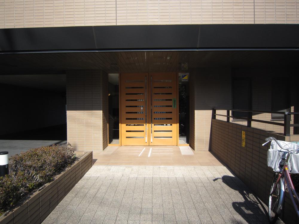 Entrance. Common areas