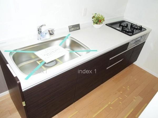 Kitchen. Easy-to-use system kitchen with built-in water purifier!