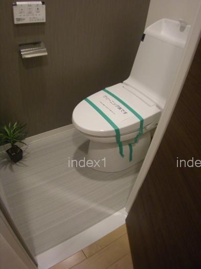 Toilet. Happy with Washlet ☆