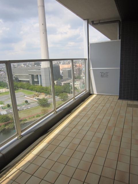 Balcony. Installing a tile